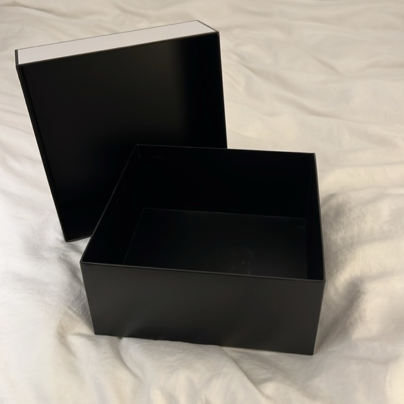100% Authentic White & Black CHANEL Signature Box - Picture 2 of 6